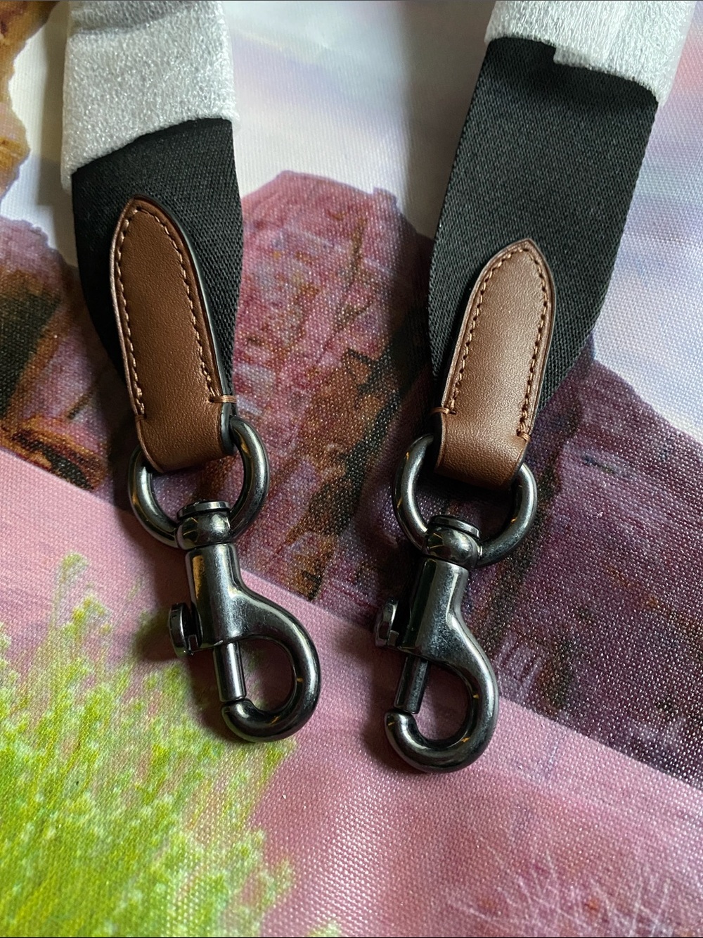 NWOT Coach Black and Brown Adjustable Shoulder Strap with Gunmetal Hooks.